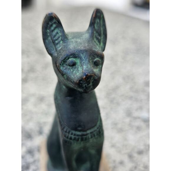 4.75" Sculpture "Little Bastet" Cast Metal on Stone - Picture 4 of 6